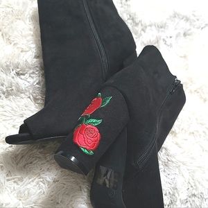 Wild Diva Faux Suede Rose Embroidered Almond Toe Booties Boots Size 9